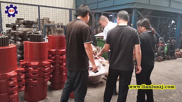 貴陽彭總開展刮板機(jī)配件業(yè)務(wù)，來我廠考察參觀！
