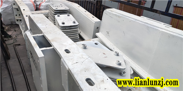 123SDE01?中部槽磨損失效主要是由于哪個部位引起的？